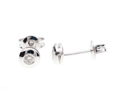 The Appeal of Minimalist Bezel Studs for a Modern Look