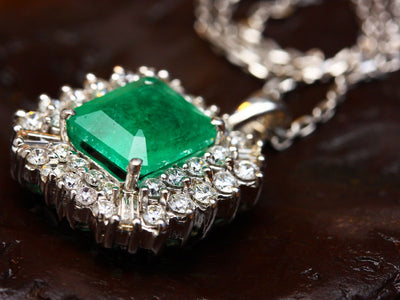 Emeralds: The Enchanting Green Gem Among Fine Jewelry and Green Gemstones