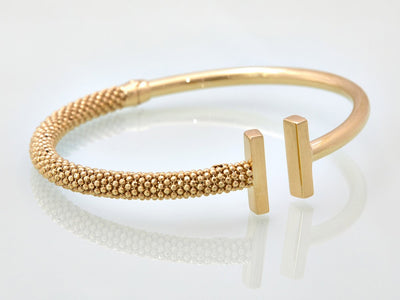 Cuff Bracelets: Discover Bold and Elegant Styles in Statement Jewelry